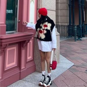 Zara Floral Knit Vest Scalloped Fringe Blogger Favorite size Small NWOT